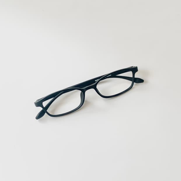 [픽키-617] 무광 매트 블랙 사각 뿔테 안경 데드스탁 초경량