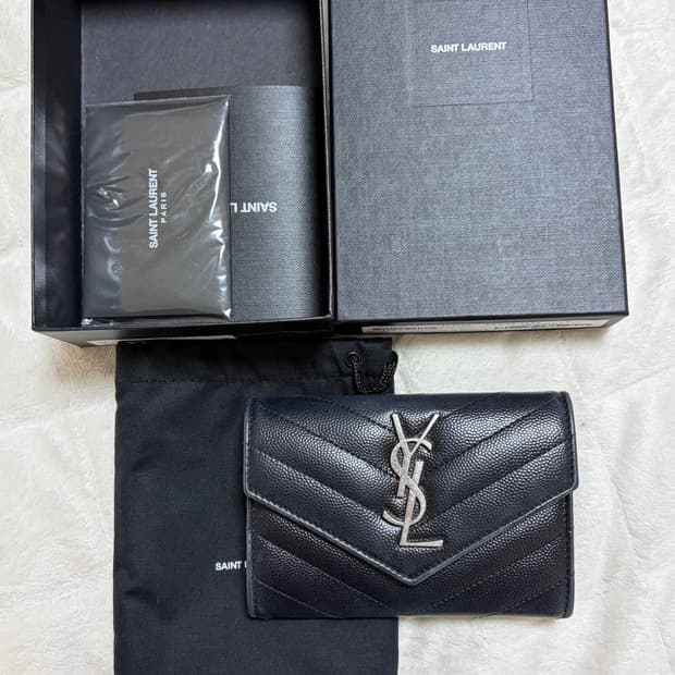 입생로랑 은장 지갑