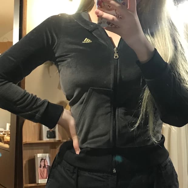 아디다스 벨벳 블랙 져지 빈티지 코디 큐빈티지 선가든파티 차일드매거진