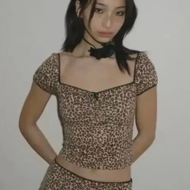 익스파이어드걸 닝닝 호피 탑 