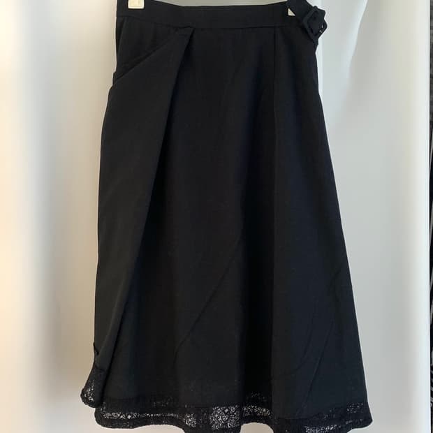 [LAUNIA] lace buckle skirt