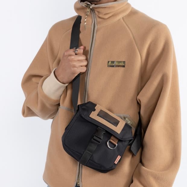아크네스튜디오 메신저백 스몰