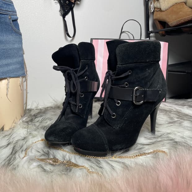 GUESS 버클 앵클 부츠힐 레이스업