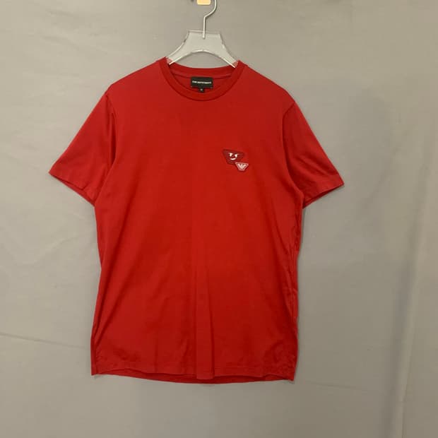 M 엠포리오 아르마니 로고 패치 레드 반팔티