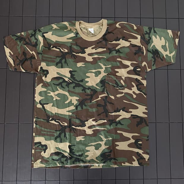 (XL) 80s 빈티지 우드랜드 카모 티셔츠