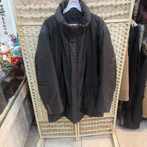 56/105-110 정품 프라다 경량패딩 팝니다