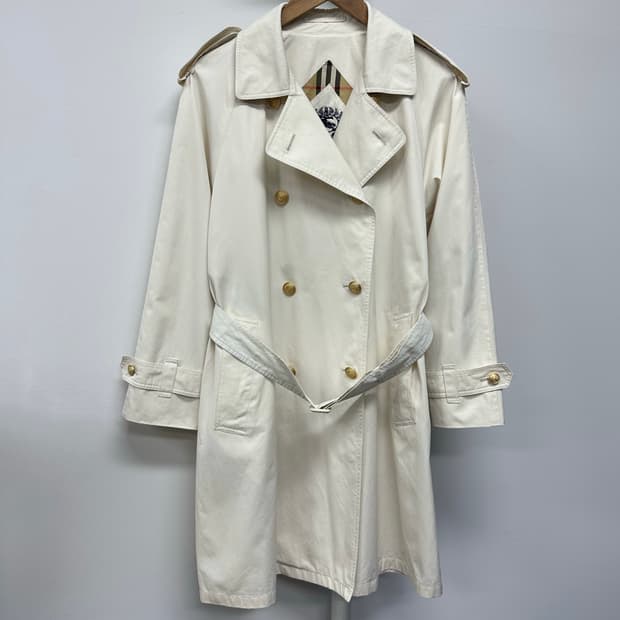 버버리 금장 로고 버튼 트렌치코트
