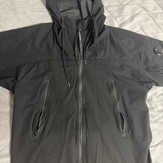 CP 컴퍼니 바람막이