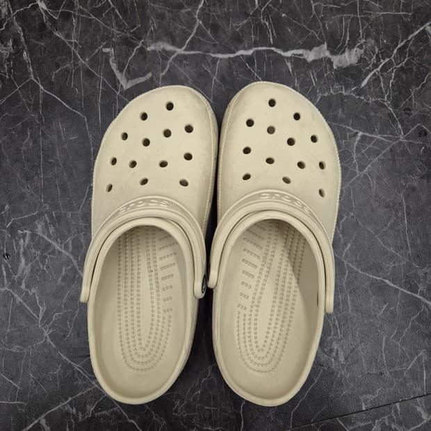 CROCS / 베이지 크록스 클래식 클로그 M8