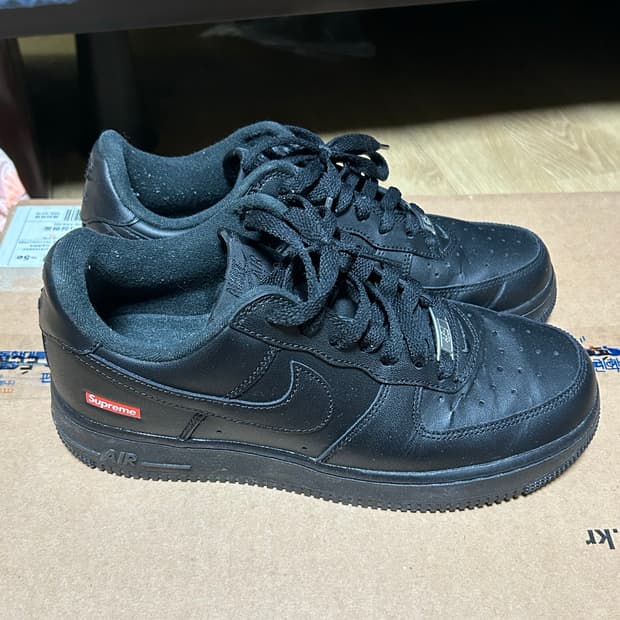 슈프림 나이키 에어포스 245