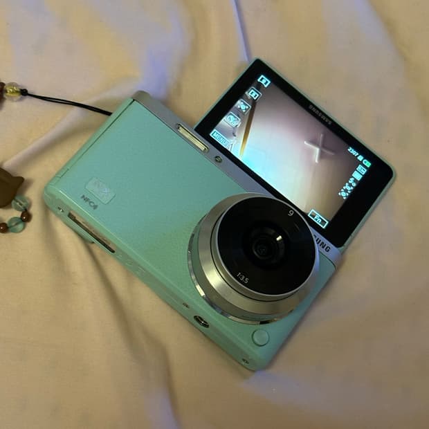 삼성 NX mini 판매합니다 셀카도 가능해요!