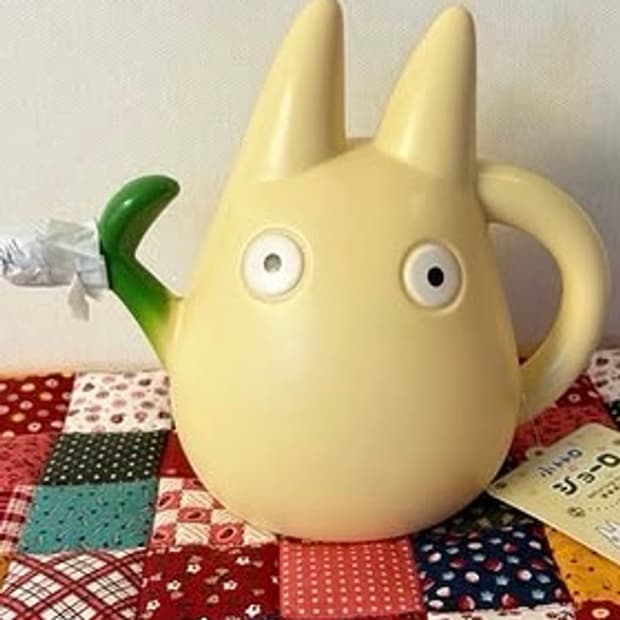 토토로 물 뿌리개 물