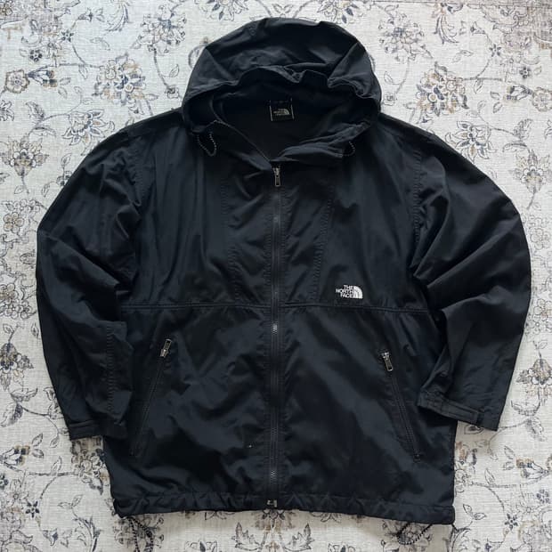 노스페이스 미들로고 바람막이