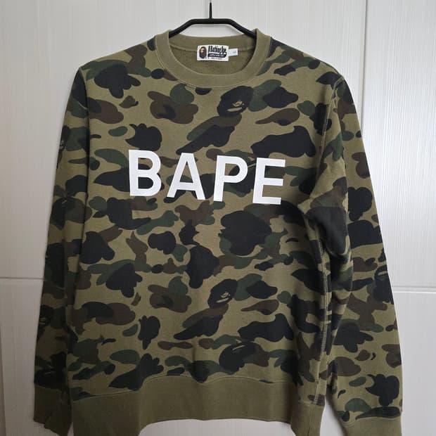 베이프 카모 맨투맨