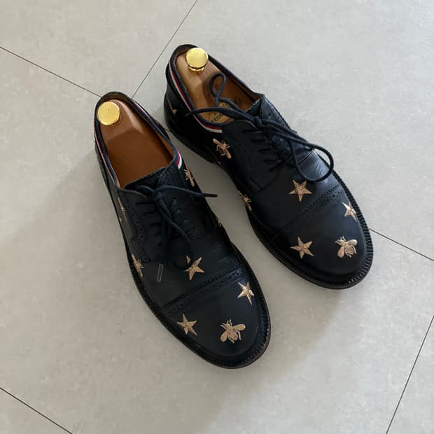 구찌 꿀벌 레이스업 더비슈즈