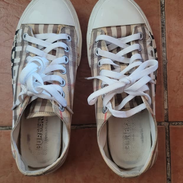 버버리 스니커즈