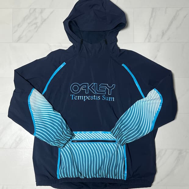 오클리 바람막이 