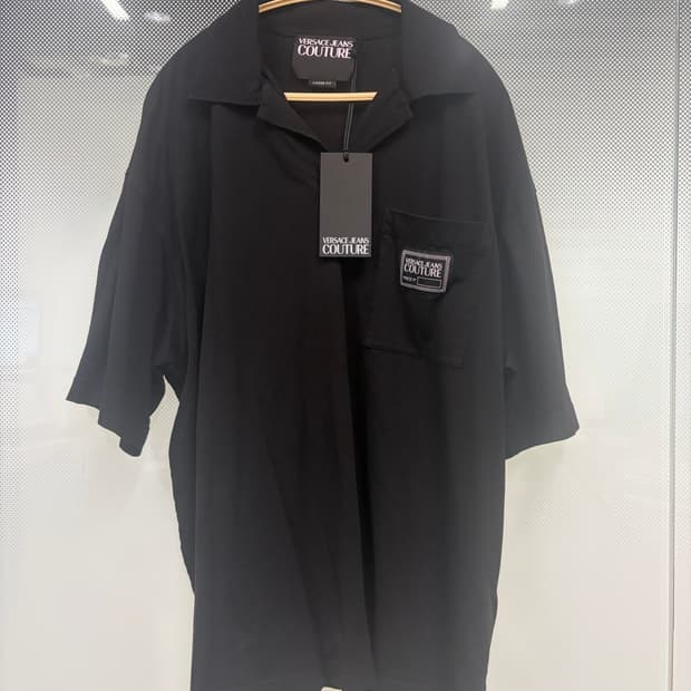 베르사체진스 꾸뛰르 블랙 반팔 카라티