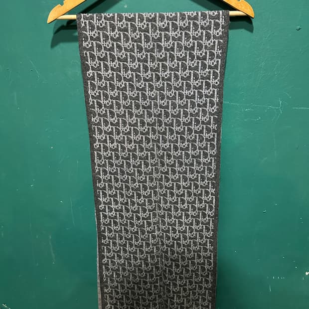 디올 오블리크 양면머플러