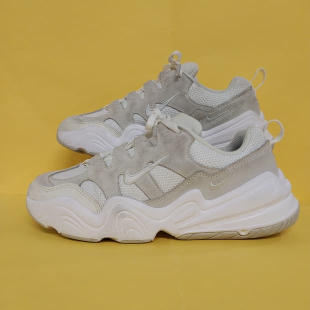 여성 나이키 테크 헤라 화이트 런닝화, 운동화 (235)