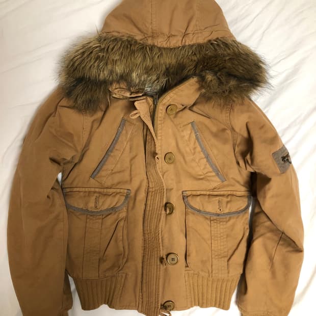 오늘만) 아베크롬비 y2k 울프죠 후드 점퍼 퍼 털 후드집업 패딩 xs