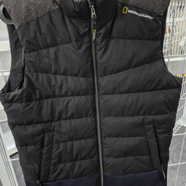 네셔널지오그래픽 정품 구스경량조끼패딩 95사이즈 실사이즈 100 팝니다