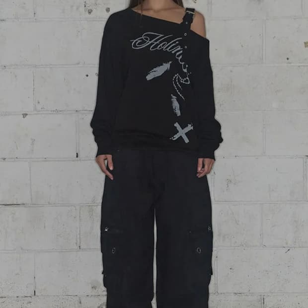 팬시클럽 원숄더 버클 스웻셔츠 블랙