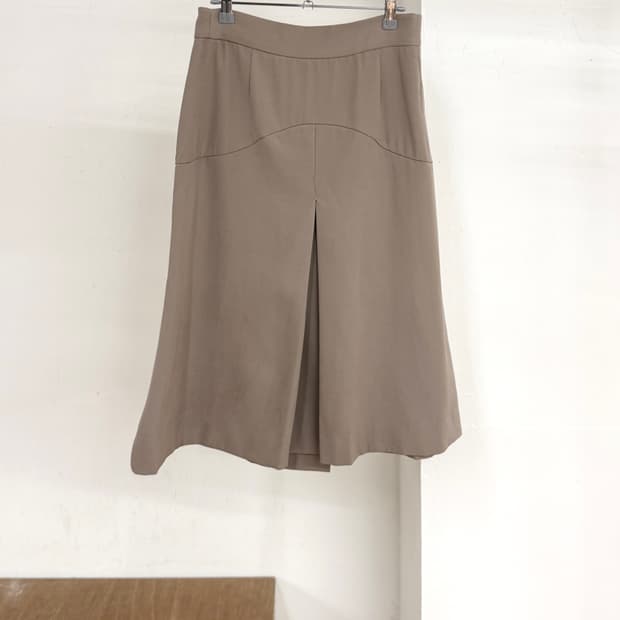 프라다 토프 센트럴 플리트 미디스커트