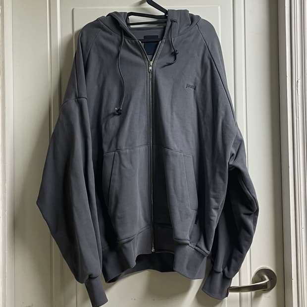 준지 페르소나 로고 자수 후드 집업 그레이