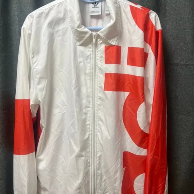 아디다스 바람막이 판매합니다