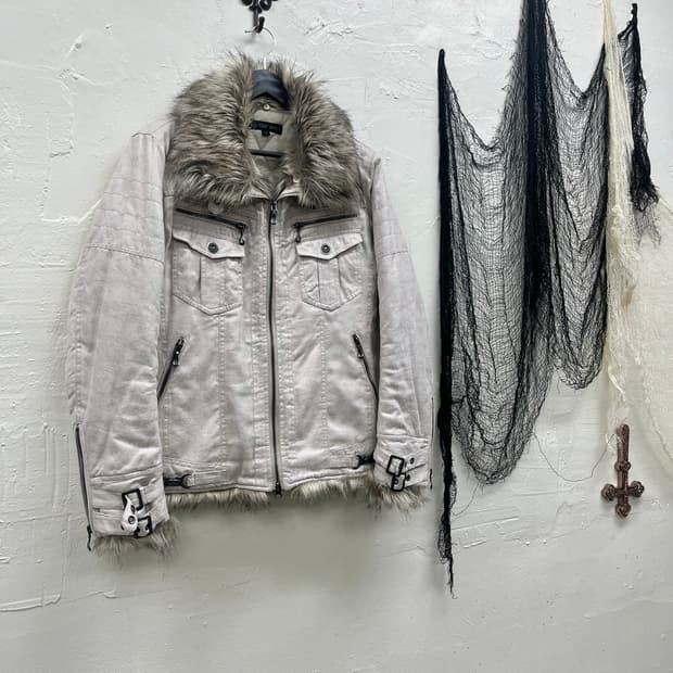 In the attic 00s ivory trimming fur jack