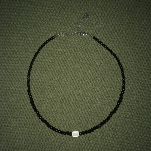 심플 화이트 자개 초커형 목걸이