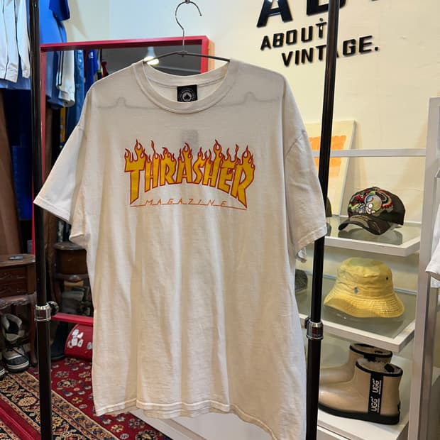  트래셔 플레임 로고 반팔티 화이트 L