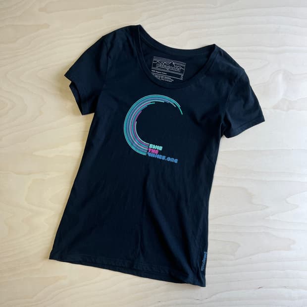 Patagonia save the waves 1/2 Tee ( ~55)