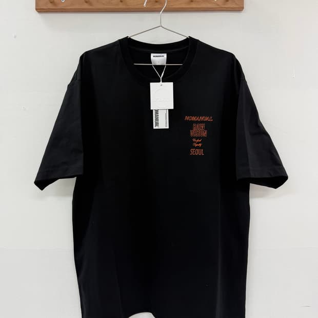 노매뉴얼 N.I T-SHIRT - BLACK