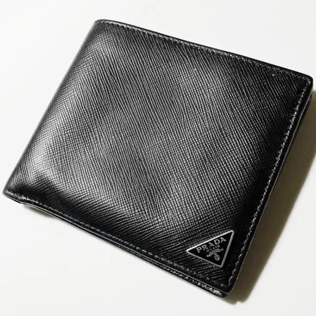 [정품] PRADA 프라다 트라이앵글 플레이트 사피아노 소가죽 반지갑실사