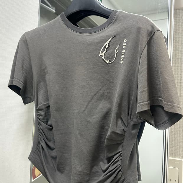 Hyein seo 셔링디테일 반팔T