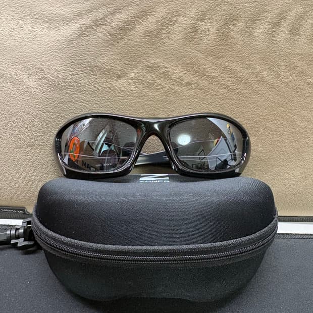 오클리x두카티 선글라스