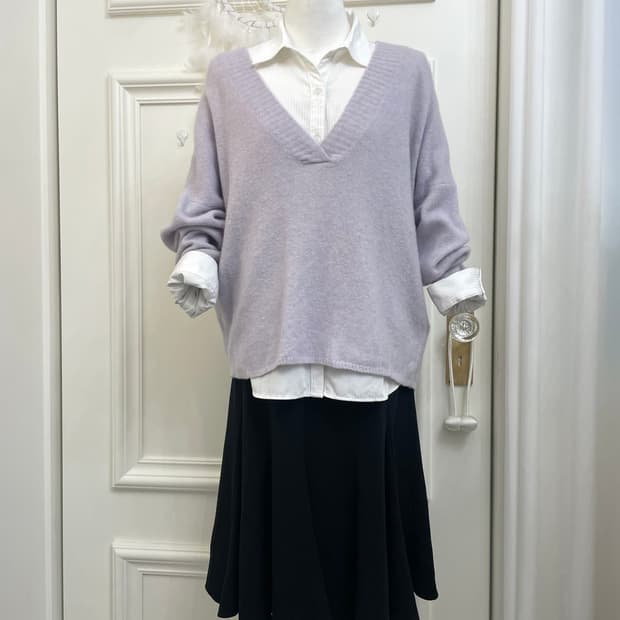 lavender v-neck soft sweater&white basic