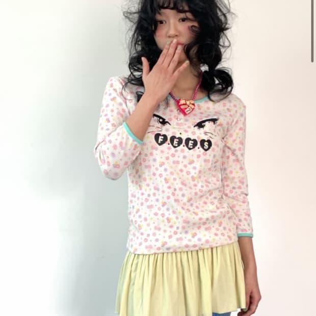 샵페어리 kitty button flower top (ivory)