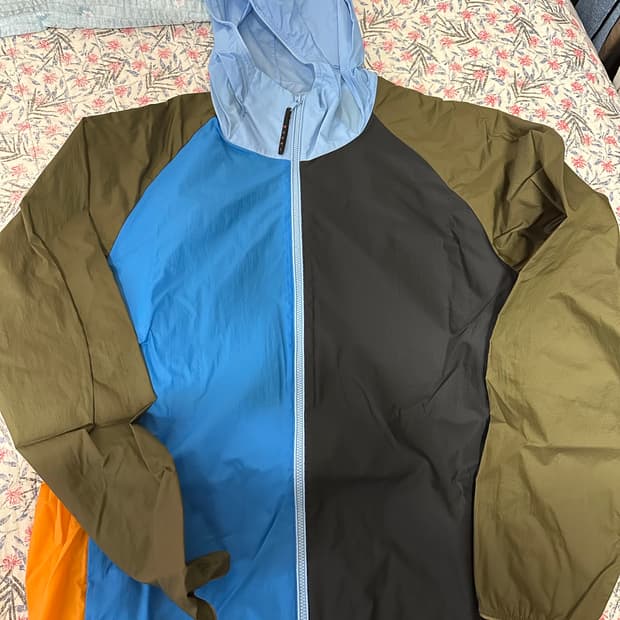 유니클로 마르니 바람막이 L