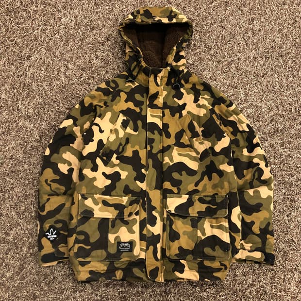 누드본즈 카모 후드 점퍼