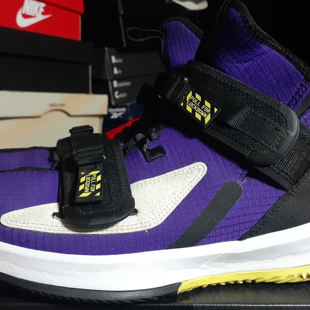 나이키 르브론 솔져13 SFG