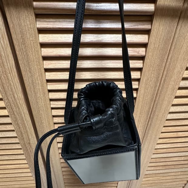 우영미 크로스백