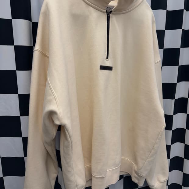 피오갓 에센셜 하프집업 처분 