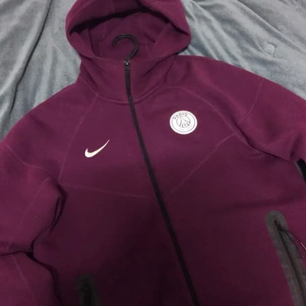 나이키 파리생제르망 psg 24-25 nsw 후디 버건디 테크팩