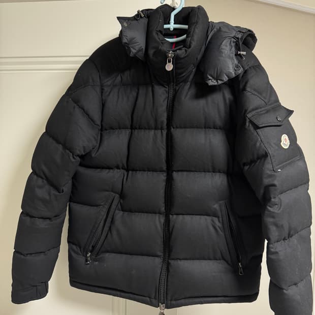 몽클레르 몽제네브르 쇼트 다운 자켓 블랙 - 22FW