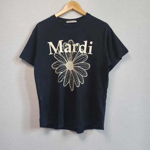 [Free] 마르디 메크르디 플라워 블랙 반팔티