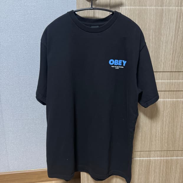 오베이 반팔 티셔츠