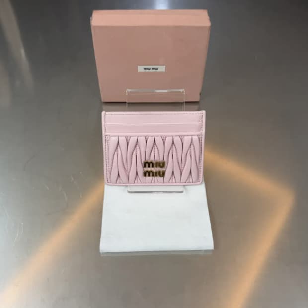 MIU MIU 마테라쎄 금장 나파 레더 카드지갑 핑크 OS
